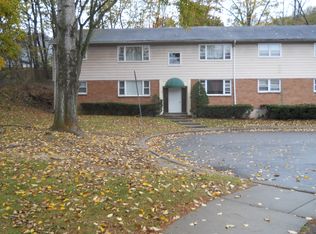 4 Hillside Ct, Endicott, NY 13760