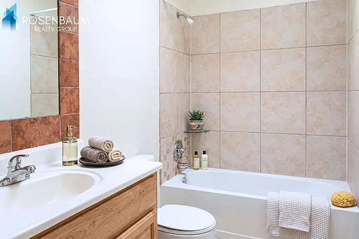 352 W Delano St #1 — Photo 5