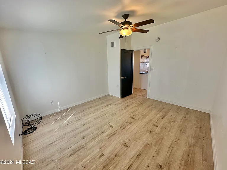 227 S Avenue B — Photo 11