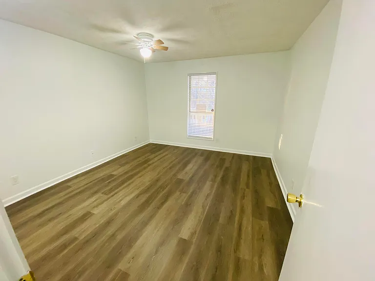 114 Sterling Ct — Photo 9