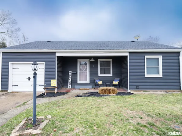5 Reuling Ct, Pekin, IL 61554