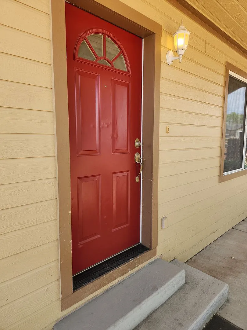 Beautiful 3 bed/3 bath home with huge bonus room — Photo 1