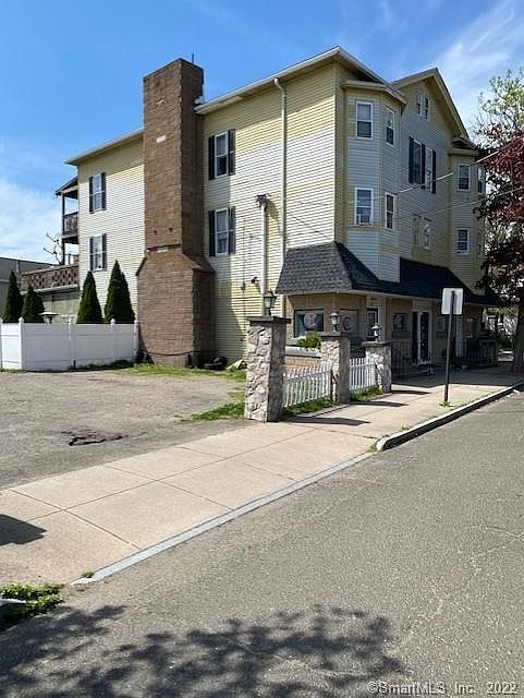 2nd image of 81 Booth St #99