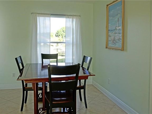 5th image of 2456 SE Charleston Dr