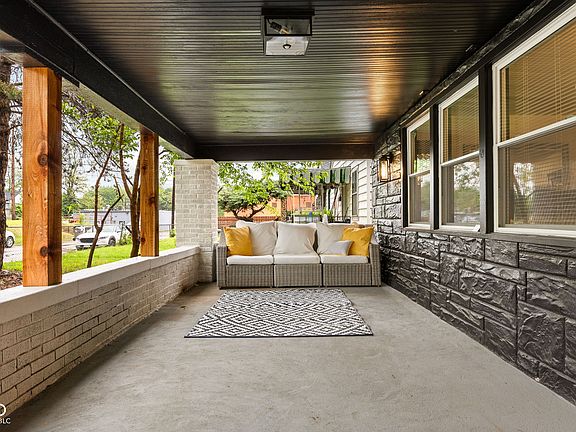 4th image of 3737 Hillside Ave