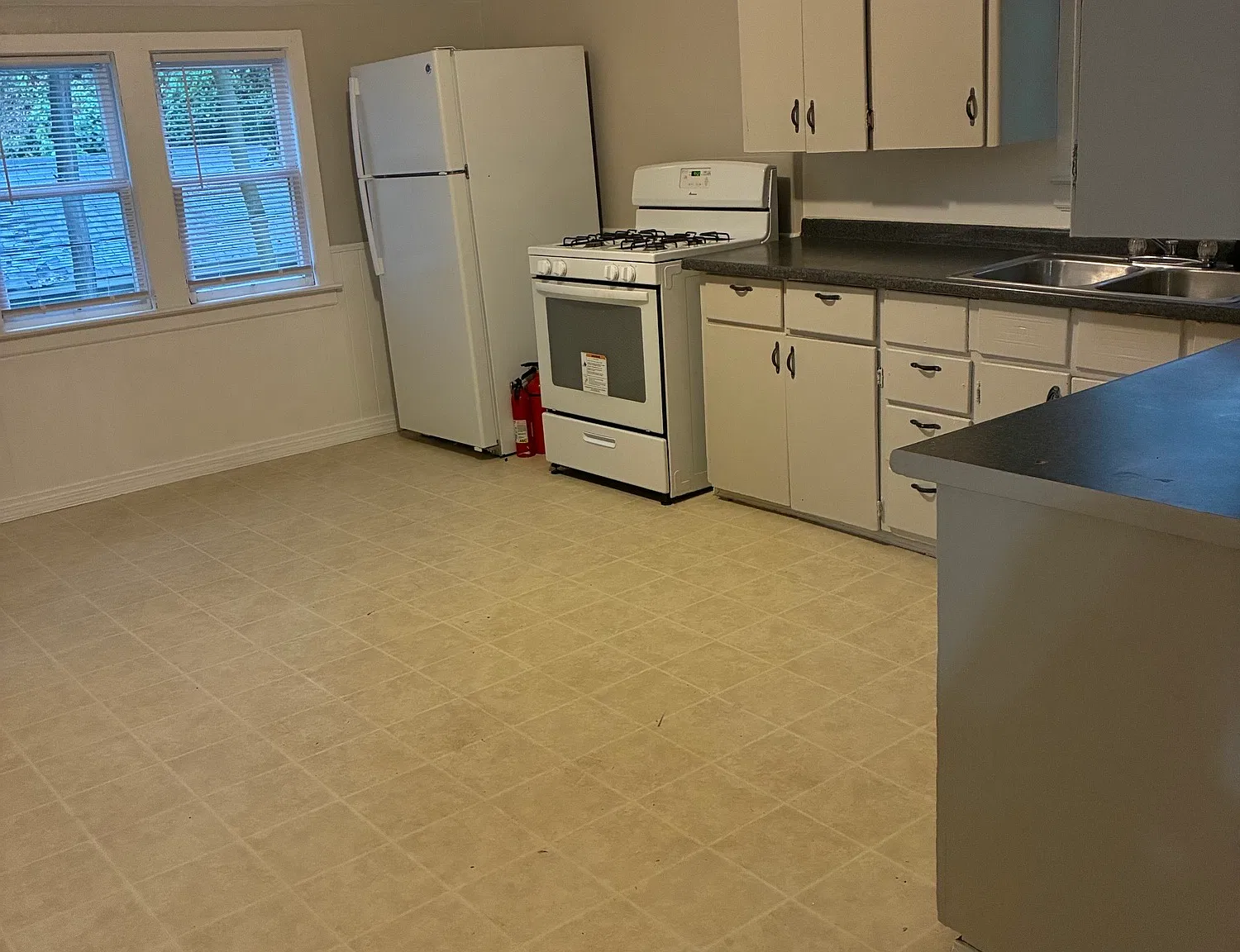 2 bed, 1038 sqft, $950 — Photo 2