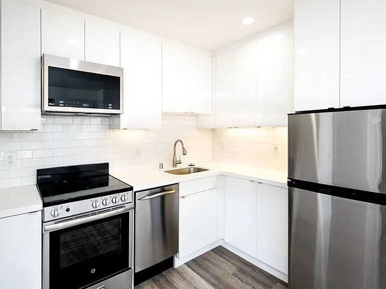 2200 Jackson St — Photo 6