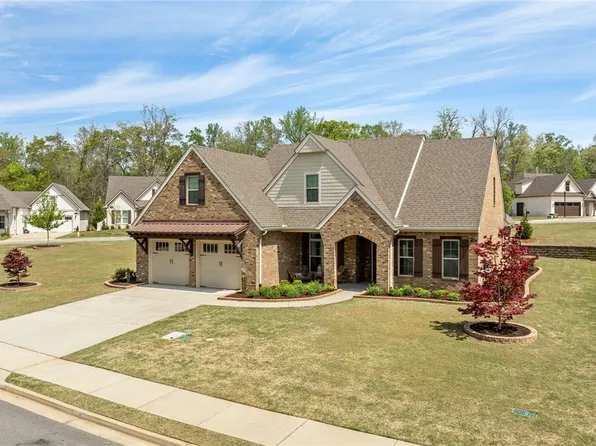 1305 Spring Lakes Xing, Opelika, AL 36801