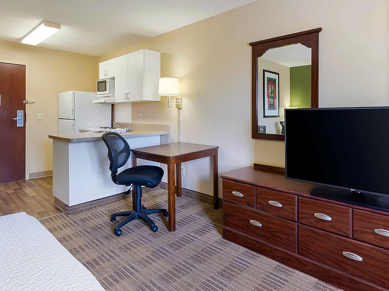 Studio Suite - 1 Queen Bed
