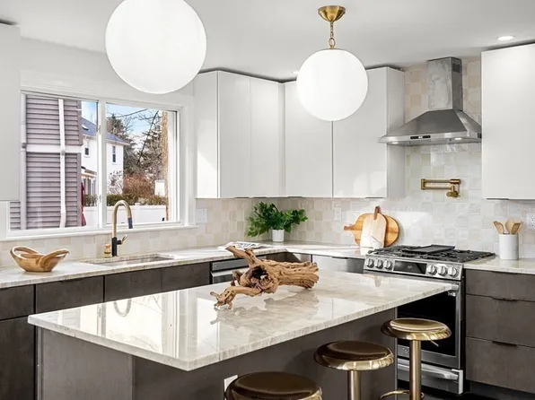 61 Woodard Rd, West Roxbury, MA 02132