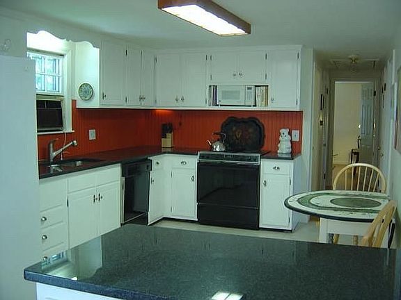 Eat-in Kitchen New Granite Countertops,undermount sink 