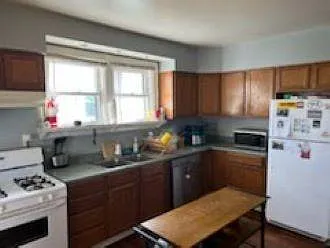 6 bed, 2343 sqft, $2,900 — Photo 4
