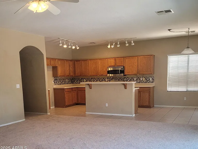 1281 E Hampton Ln — Photo 5