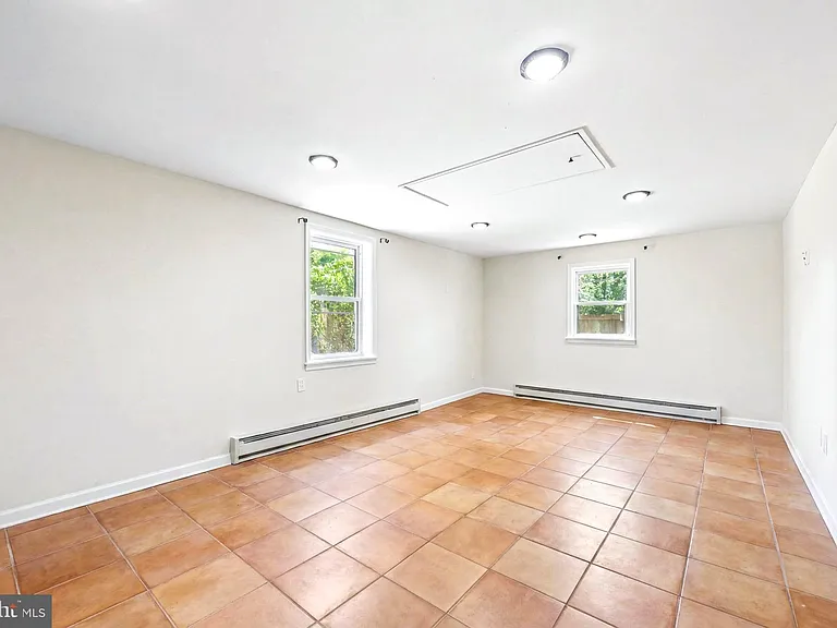 624 Cresson Ln — Photo 14