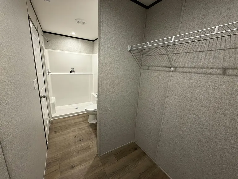 204 Lakeside Garden Cir #204 — Photo 29