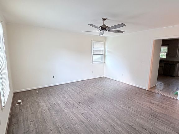 3rd image of 3509 East Ave