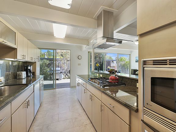 3rd image of 688 Idylberry Rd