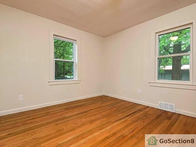 2nd image of 1200 S Maryland Ave #1600