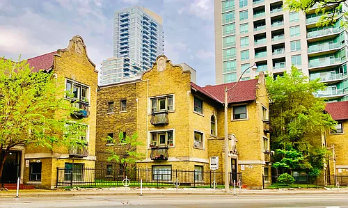 140 Wellesley St E Photo 1