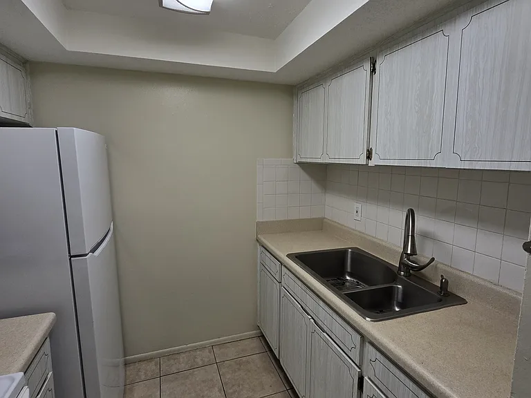 145 Pinellas Way N #7 — Photo 7