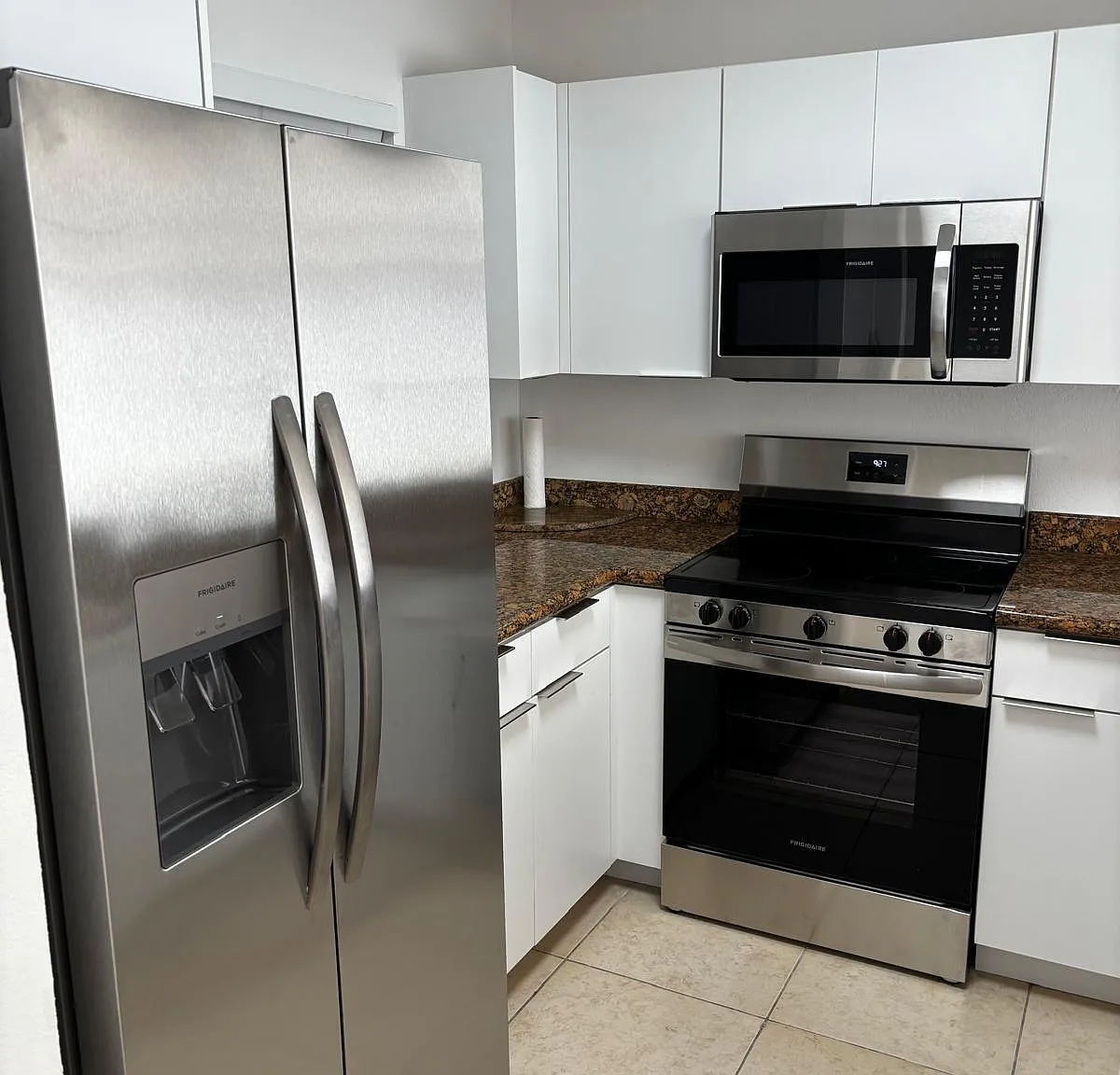 2 bed, 2.0 bath, 904 sqft, $1,900 — Photo 3