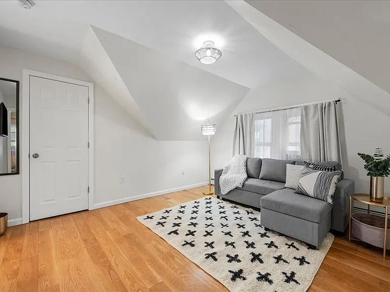 146 Vista Pl #3 — Photo 4