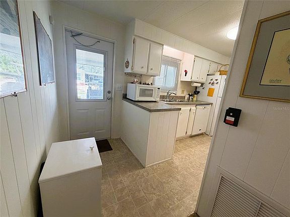 5th image of 111 Chestnut St