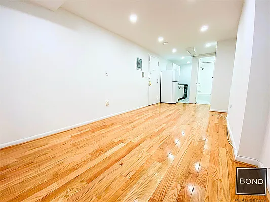 Rented by Bond New York | media 10