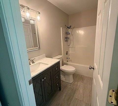 5th image of 117 Sterling Terrace Dr