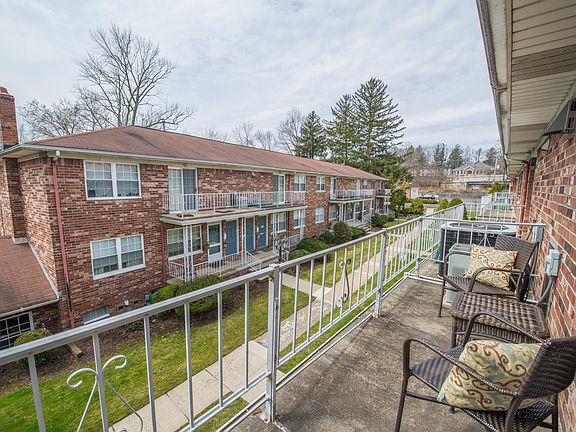 Alternate view of the large balcony