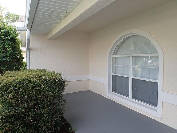 2nd image of 11 Breeze Hill Ln