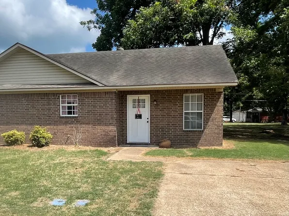 132 1st St #A, Manila, AR 72442