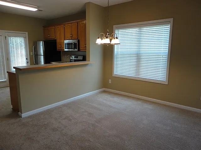 3 bed, 2.0 bath, 1649 sqft, $2,250 — Photo 3
