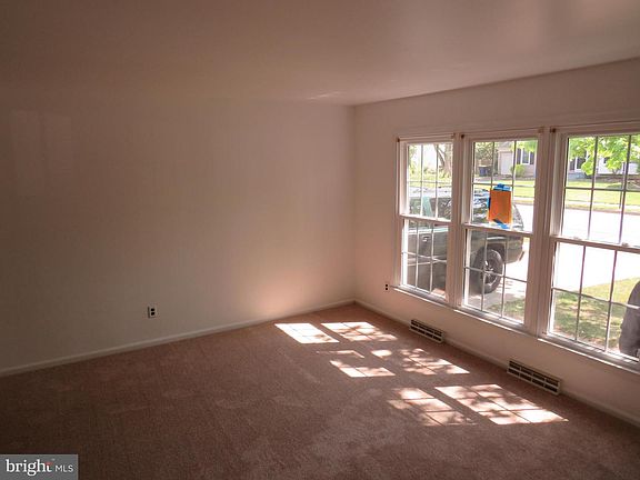 2nd image of 123 Quail Hollow Dr