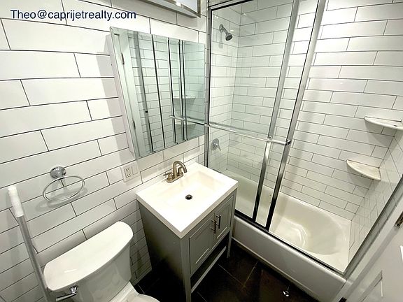 5th image of 247 Harman St #A