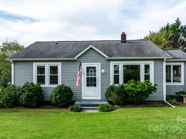 2825 21st Street Ln NE, Hickory, NC 28601
