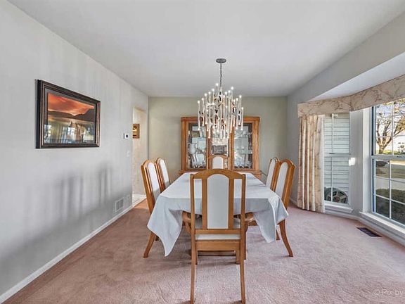 4th image of 736 Royal Glen Dr