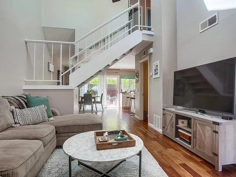 510 Turfwood Ln — Photo 6