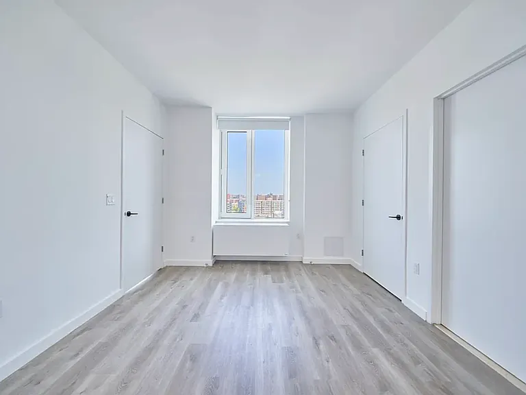 2455 3rd Ave #PHM — Photo 6