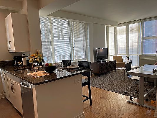 4th image of 1510 Lexington Ave APT 9S