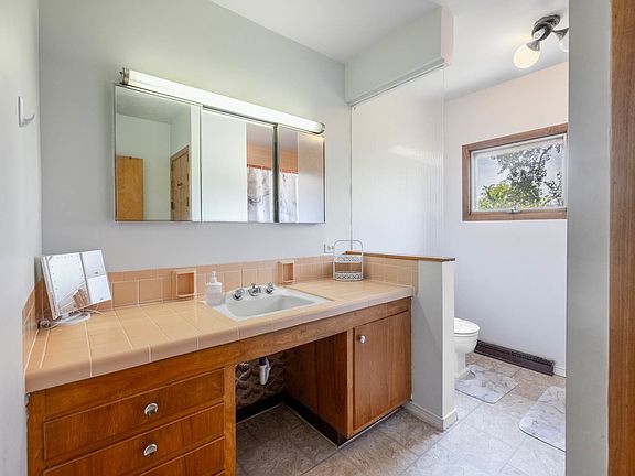 3rd image of 484 Clavey Ln