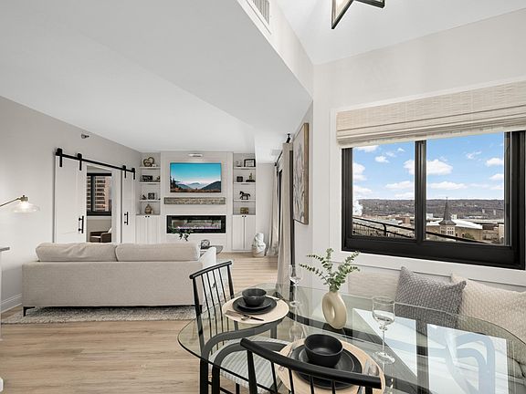 5th image of 26 10th St W Unit 2009