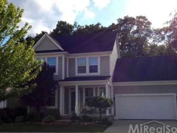 57401 River Oaks Dr, New Haven, MI 48048