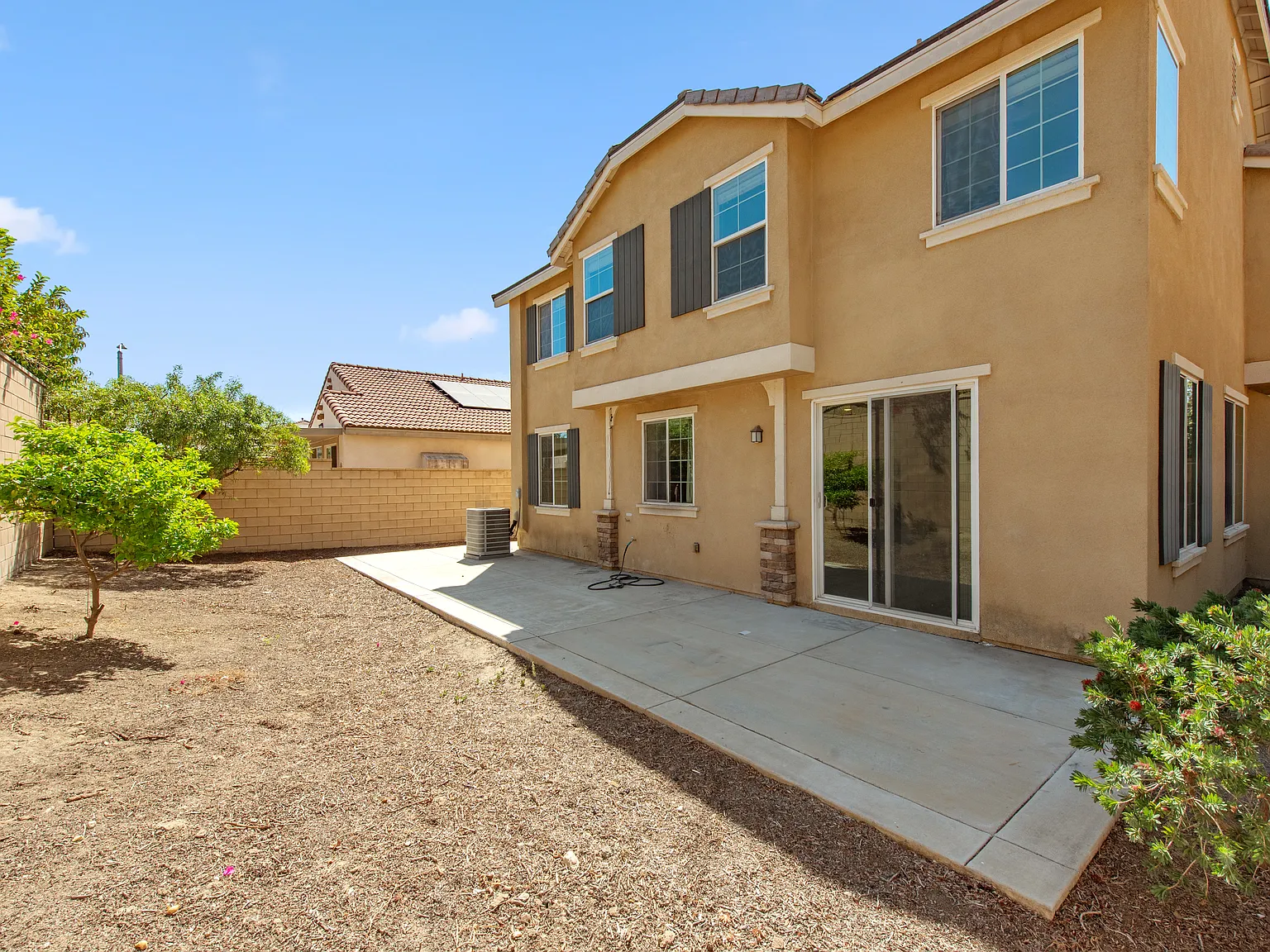 5 bed, 2330 sqft, $4,000 — Photo 3