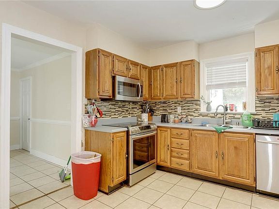 5th image of 1459 Braden Cres