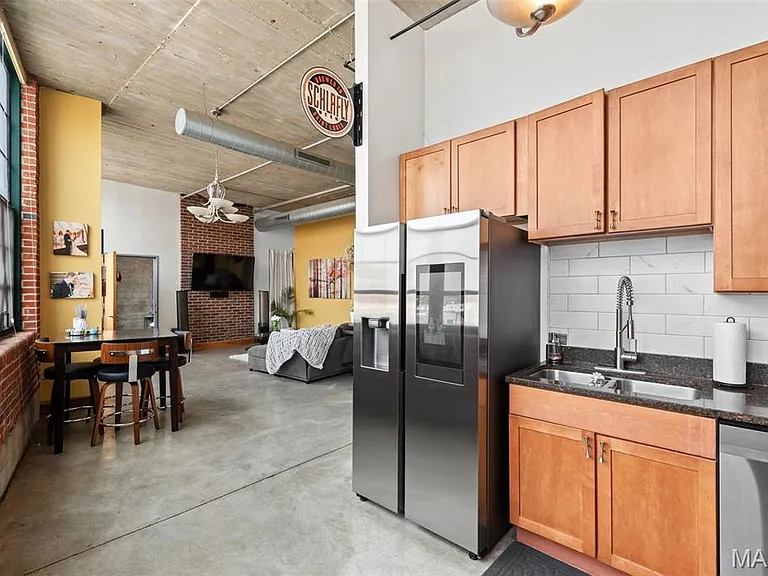 2323 Locust St #308 — Photo 32
