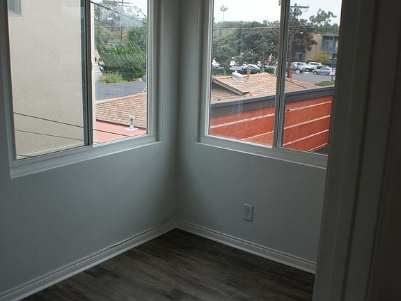 5th image of 2152 Oliver Ave