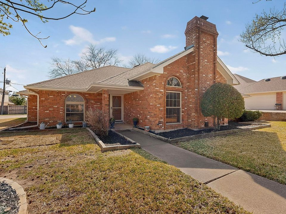 1st image of 1110 Shady Oak Trl