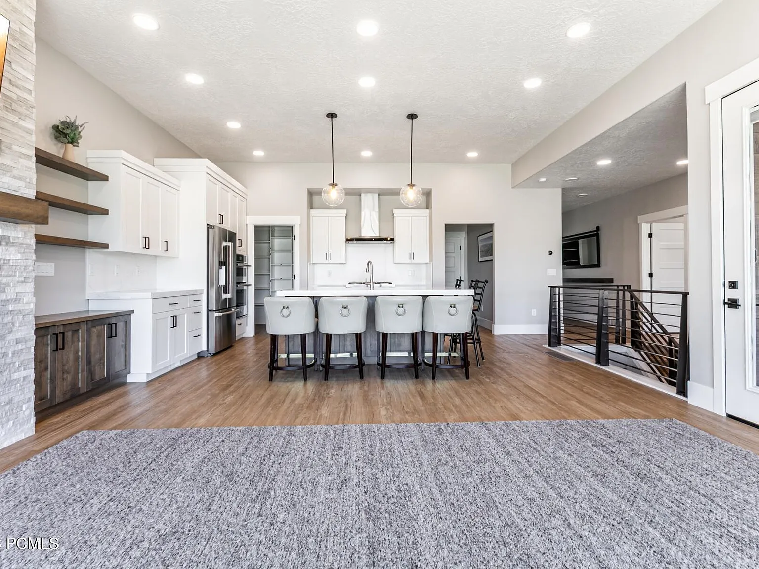 4 bed, 3.5 bath, 3300 sqft, $7,100 — Photo 4