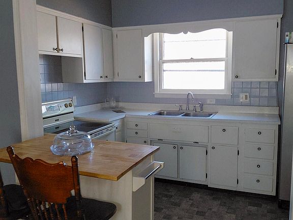 2nd image of 505 Baxter Ct